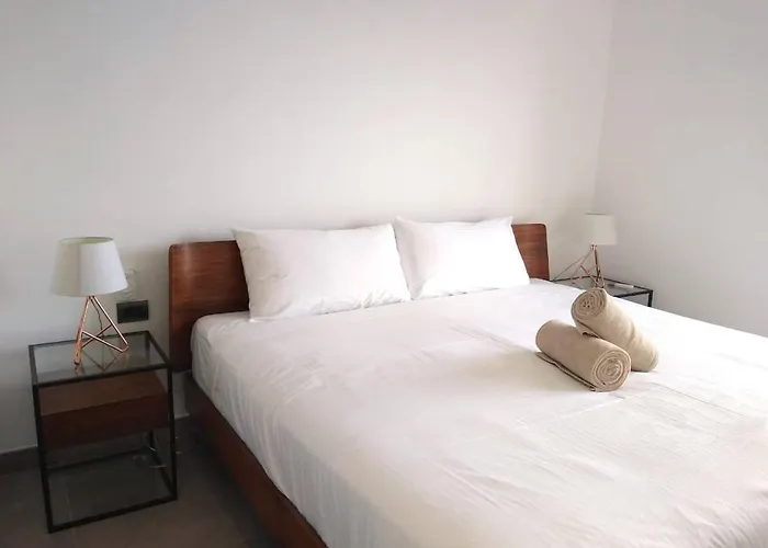 Private Roof W Plunge Pool, Brand New 2 Bedroom Penthouse For 6 Sleeps Casa de férias